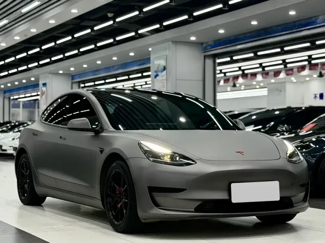 Tesla Model 3 — Фото автомобиля 3