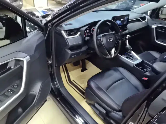 Toyota RAV4 — Фото автомобиля 15