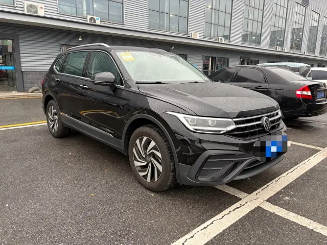 Volkswagen Tiguan L — Фото автомобиля 3
