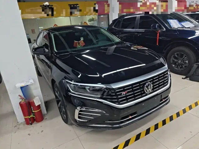 Volkswagen Passat — Фото автомобиля 3