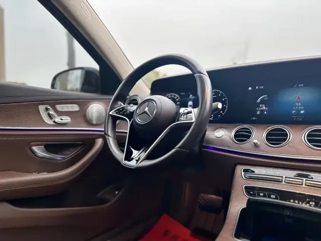 Mercedes-Benz E-Class — Фото автомобиля 4