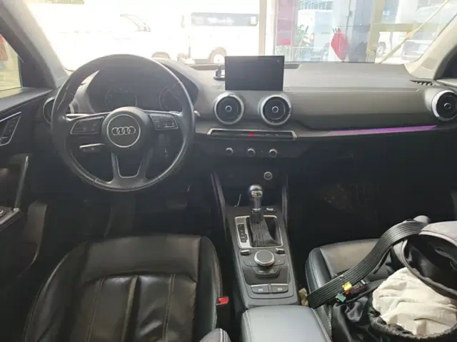 Audi Q2L — Фото автомобиля 9