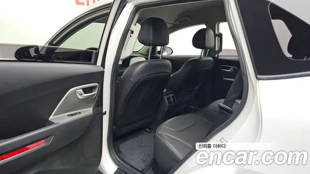 Kia Niro — Фото автомобиля 11