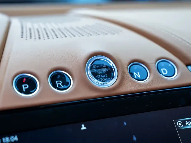 Aston Martin DBX — Фото автомобиля 15