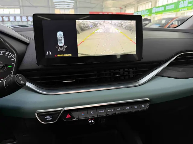 Geely Emgrand S — Фото автомобиля 13