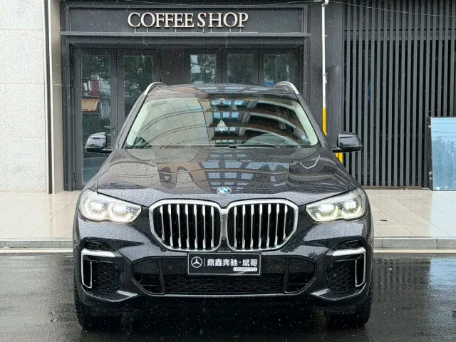 Фотография автомобиля — BMW X5
