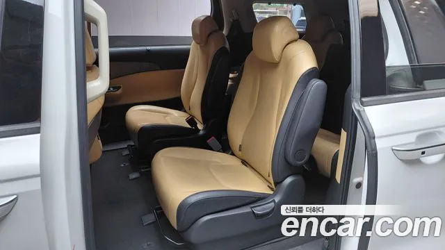 Kia Carnival Generation 4 — Фото автомобиля 18