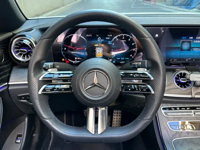Mercedes-Benz E-Class — Фото автомобиля 12
