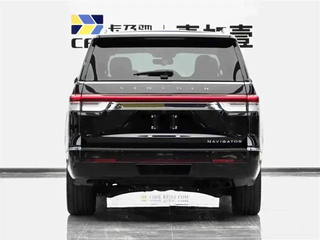 Lincoln Navigator — Фото автомобиля 5