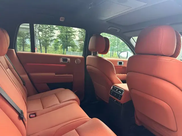 Li Auto L7 — Фото автомобиля 10