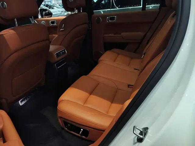 Li Auto L7 — Фото автомобиля 12