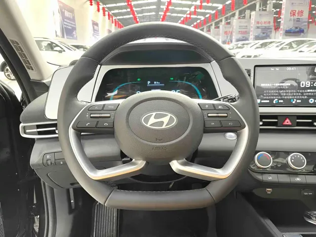 Hyundai Elantra — Фото автомобиля 4