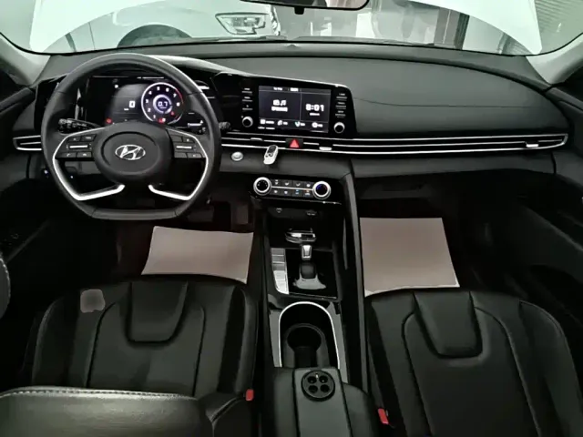 Hyundai Elantra — Фото автомобиля 9