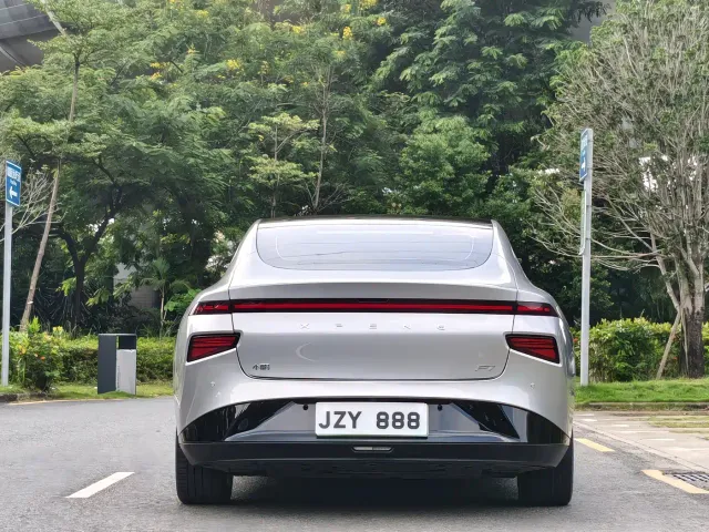 Xpeng P7 — Фото автомобиля 6