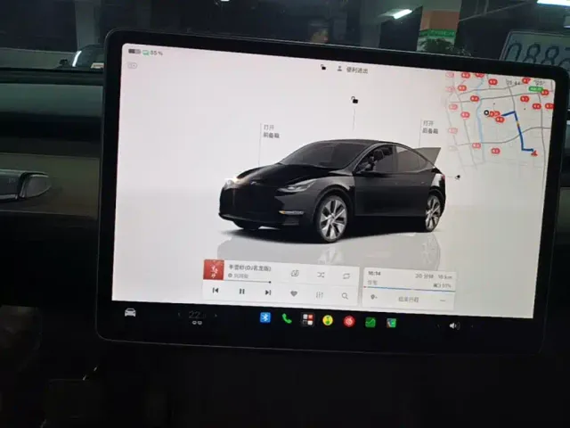 Tesla Model Y — Фото автомобиля 12
