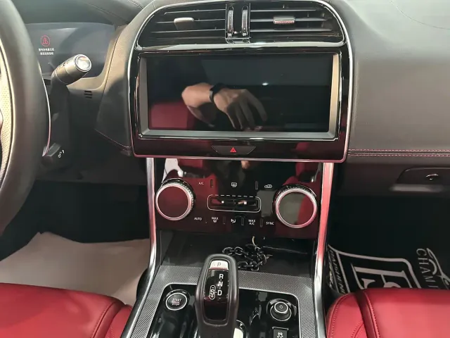 Jaguar XEL — Фото автомобиля 13