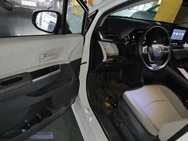 Toyota Sienna — Фото автомобиля 15