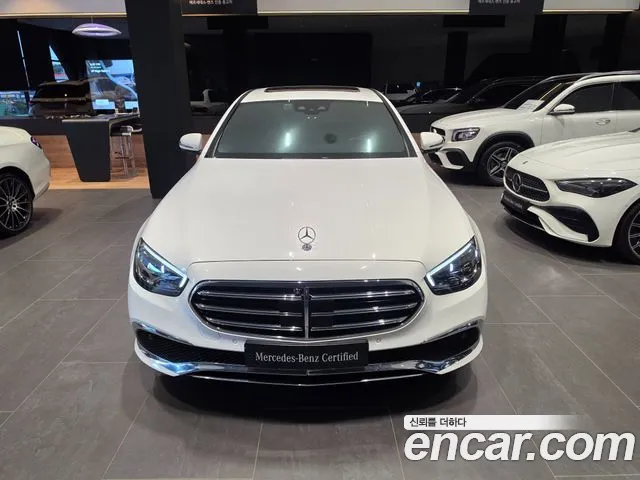 Mercedes-Benz E-Class — Фото автомобиля 3