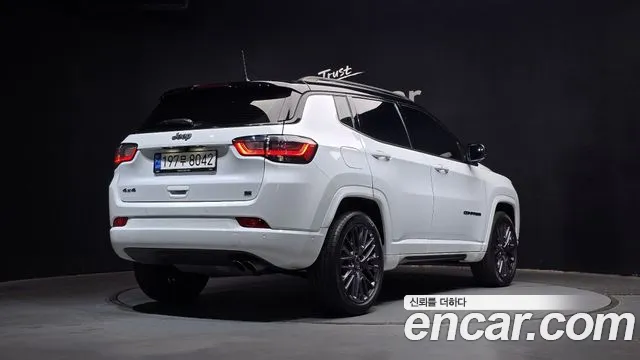 Jeep Compass — Фото автомобиля 2