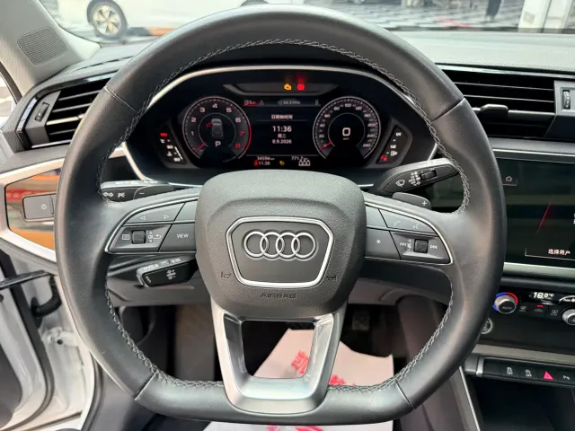 Audi Q3 — Фото автомобиля 10