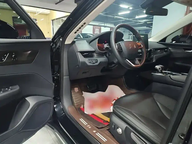 Hongqi E-QM5 — Фото автомобиля 15