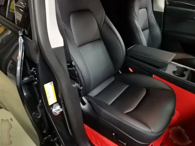 Tesla Model Y — Фото автомобиля 24