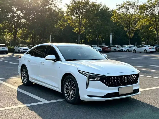 Besturn Besturn B70 2023 Model 3rd Gen 1.5T Automatic Joy 70th Anniversary Edition — Фото автомобиля 3