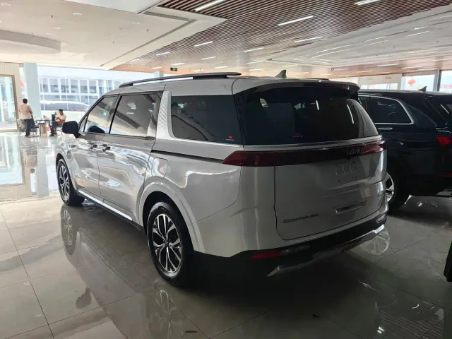 Kia Carnival 2021 2.0T Luxury Tech Edition — Фото автомобиля 4