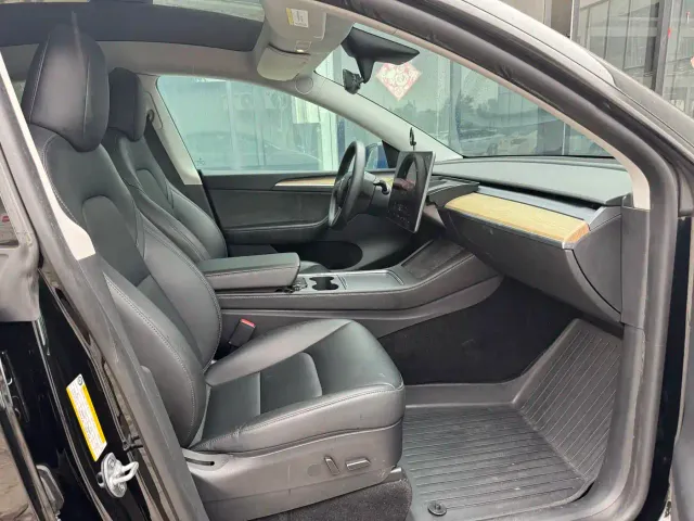 Tesla Model Y — Фото автомобиля 4