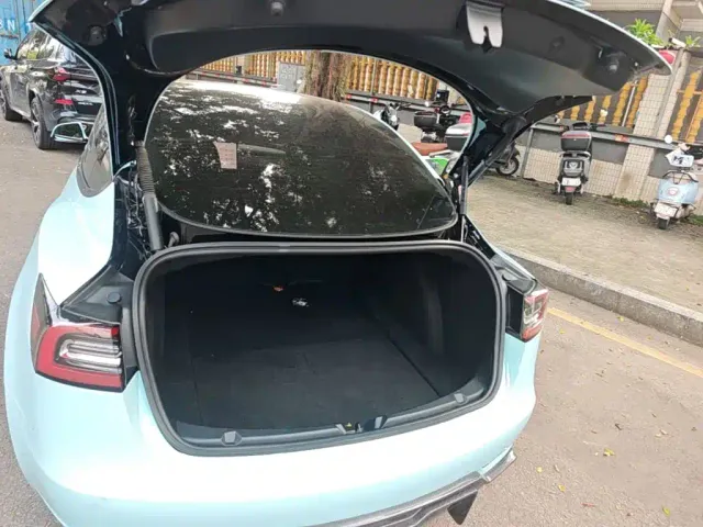 Tesla Model 3 — Фото автомобиля 18