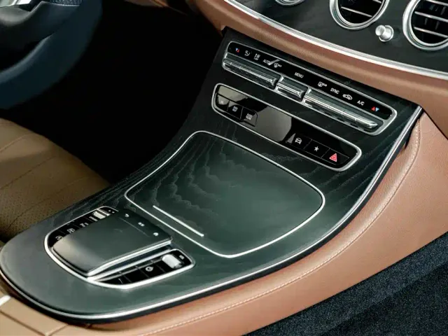Mercedes-Benz E-Class — Фото автомобиля 18