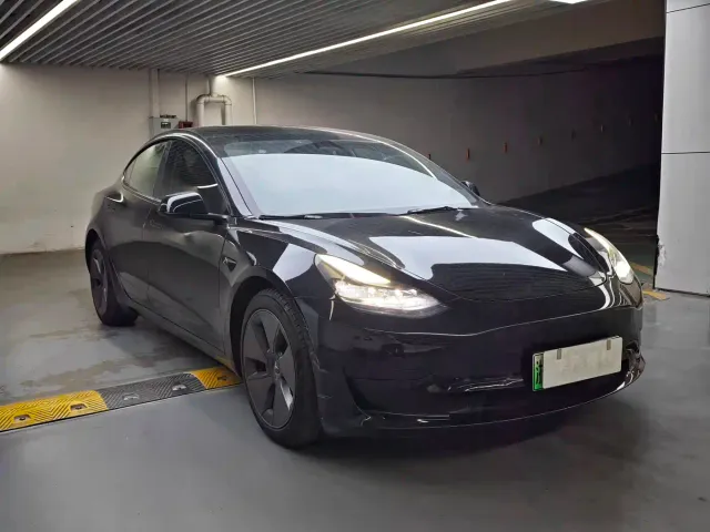 Tesla Model 3 — Фото автомобиля 3