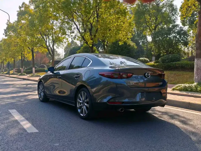 Mazda Axela — Фото автомобиля 9