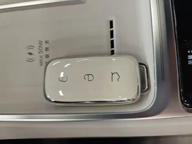 Geely Galaxy Starship 7 EM-i — Фото автомобиля 8