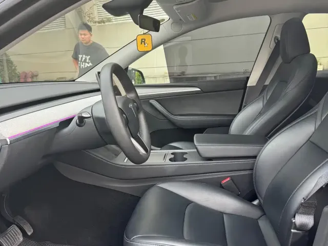 Tesla Model Y — Фото автомобиля 10
