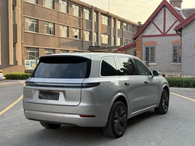 Li Auto Li Xiang L9 2022 Max — Фото автомобиля 9