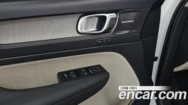 Volvo XC40 — Фото автомобиля 13