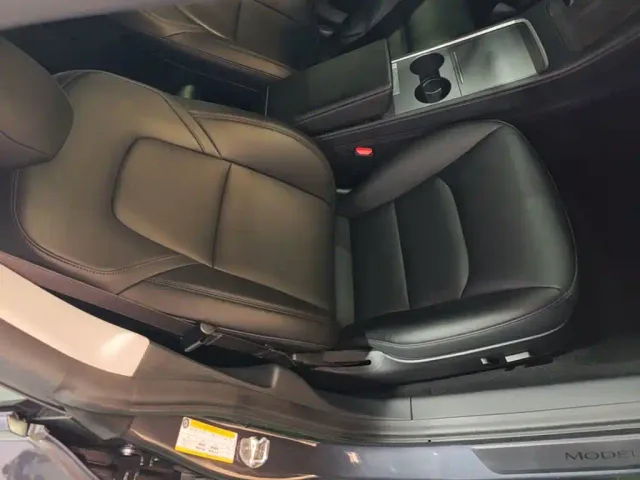 Tesla Model 3 — Фото автомобиля 24