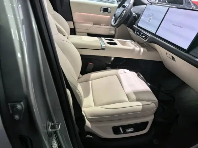 Li Auto L9 — Фото автомобиля 24