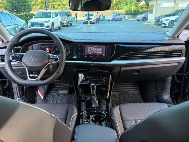 Volkswagen Passat — Фото автомобиля 3