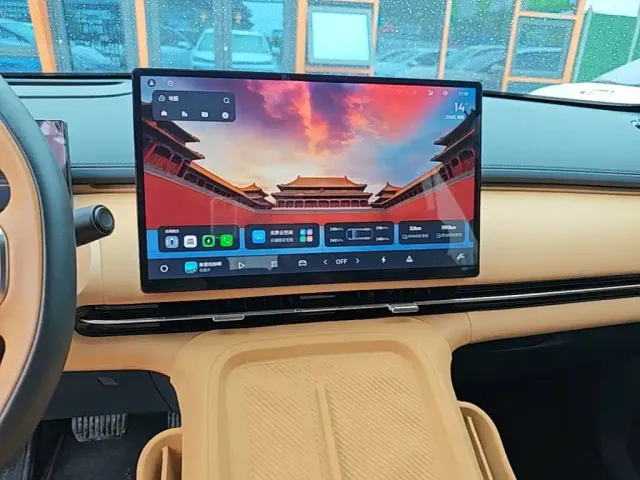 Geely Galaxy Starship 7 EM-i — Фото автомобиля 12