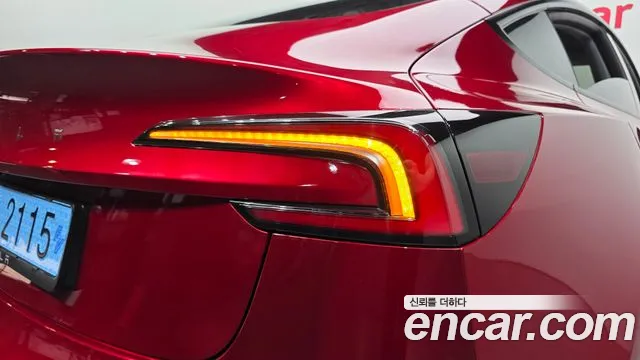Tesla Model 3 — Фото автомобиля 19