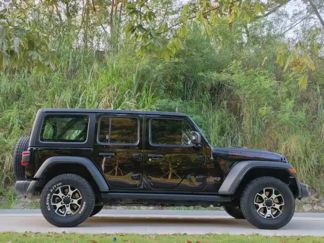 Jeep Wrangler — Фото автомобиля 10