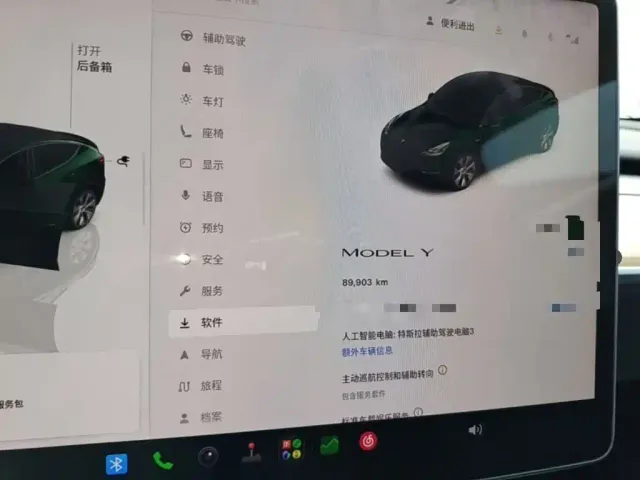 Tesla Model Y — Фото автомобиля 11
