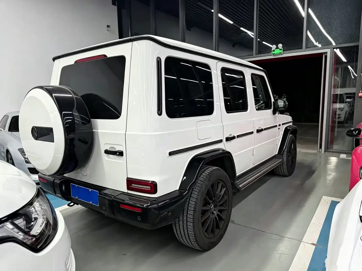 Mercedes-Benz Mercedes-Benz G-Class 2023 G 500 — Фото автомобиля 4