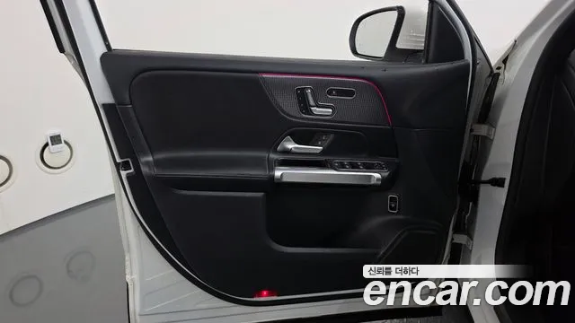 Mercedes-Benz GLB-Class X247 — Фото автомобиля 24