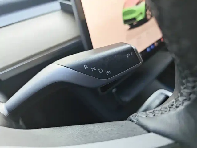 Tesla Model Y — Фото автомобиля 13