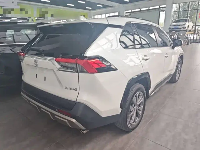 Toyota RAV4 — Фото автомобиля 6