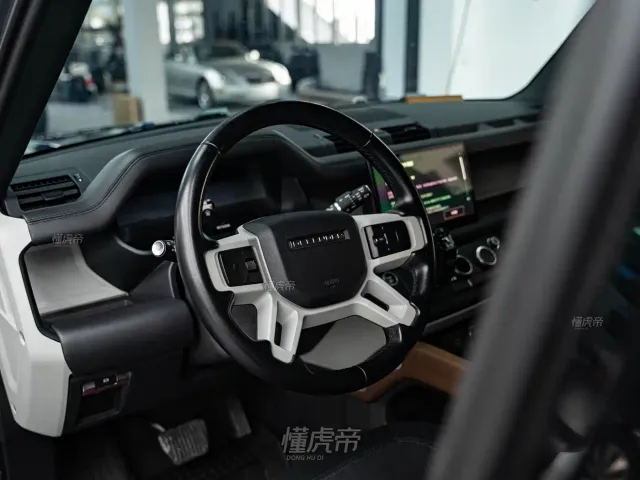 Land Rover Defender — Фото автомобиля 9