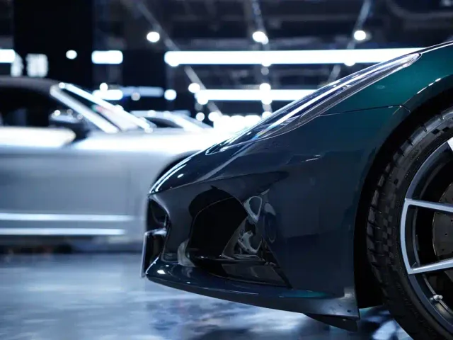 Lotus Emira — Фото автомобиля 2